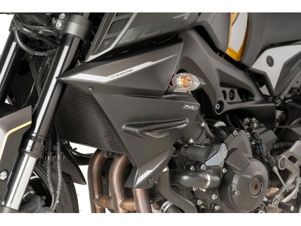 Boczne panele chłodnicy do Yamaha MT-09 17-20 (z kierunkowskazami) | PUIG.pl