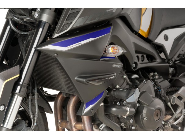 Boczne panele chłodnicy do Yamaha MT-09 17-20 (z kierunkowskazami) | PUIG.pl