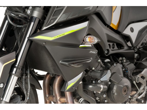 Boczne panele chłodnicy do Yamaha MT-09 17-20 (z kierunkowskazami) | PUIG.pl